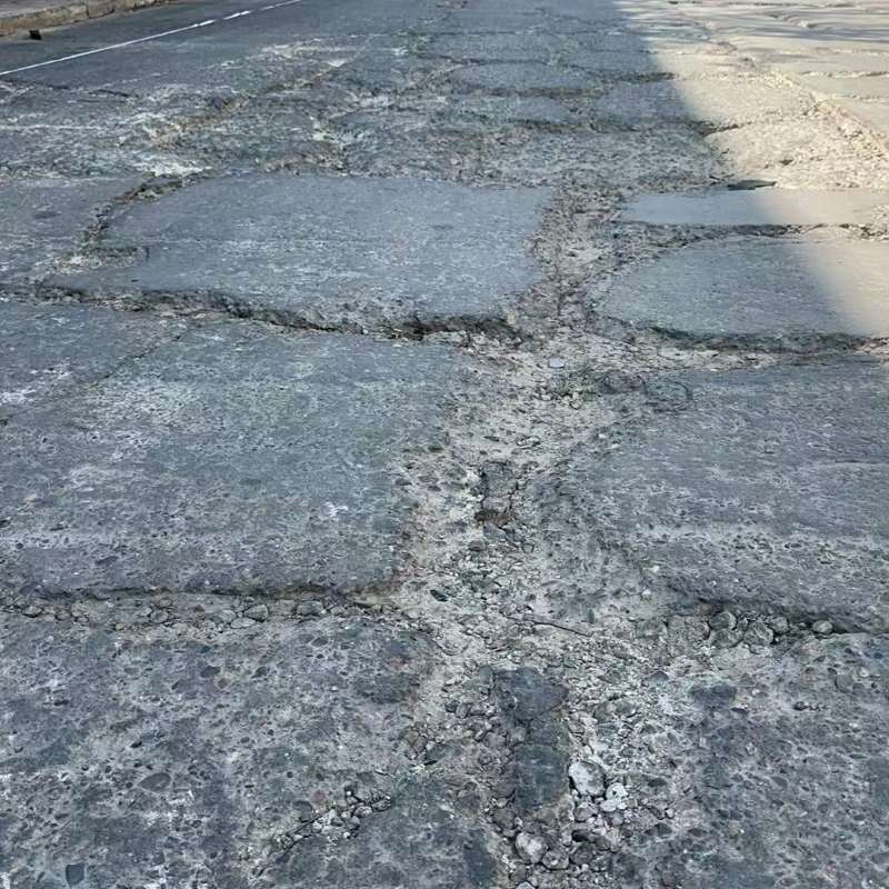 谷城路面起砂露石子修补料